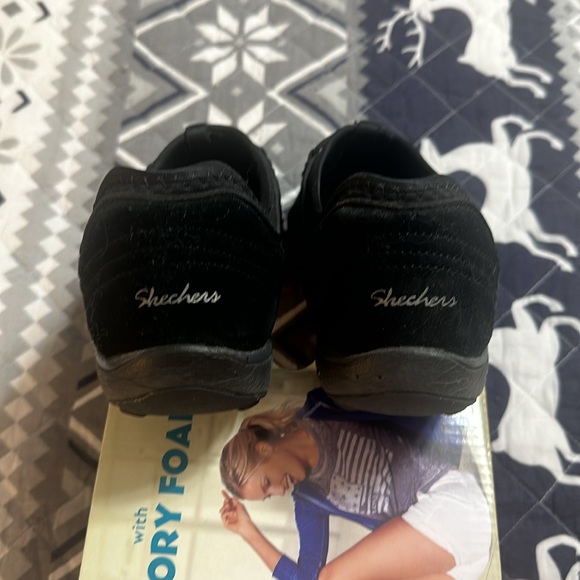 Skechers no lace slip on sneakers, black, size 9, excellent condition - Picture 2 of 7